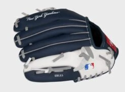 Rawlings New York Yankees 10-Inch Team Logo Glove 7 Rawlings New York Yankees 10-Inch Team Logo Glove -Rawlings 22000030111 3